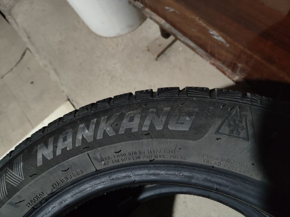 Vând 2 anvelope iarnă