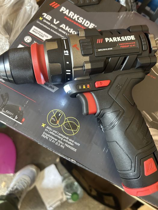 Autofiletanta cu percutie 12v si impact si cadou o trusa de burghie