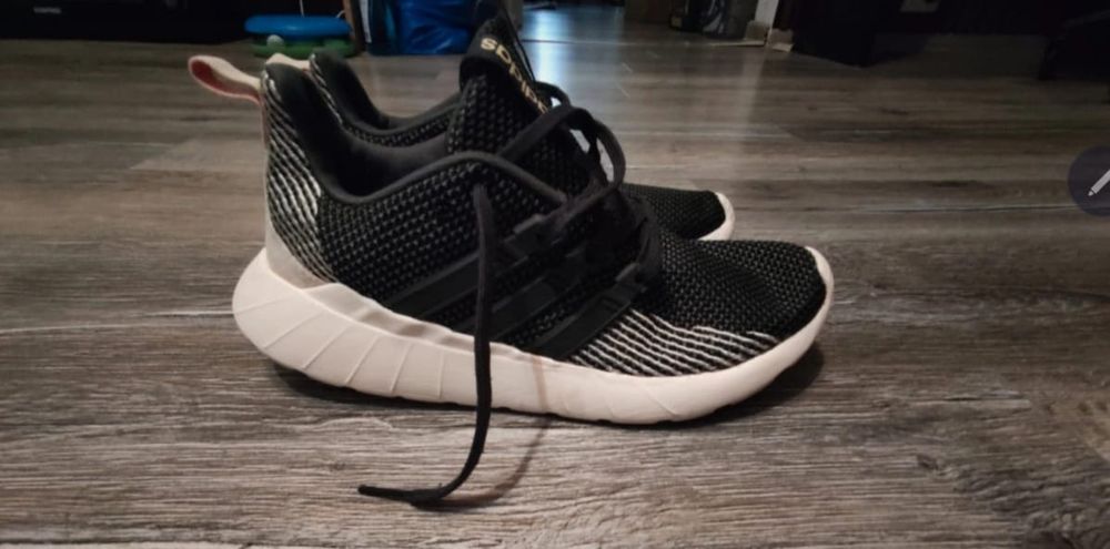 Adidasi Adidas marime 40