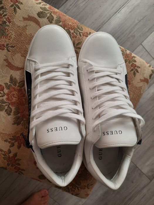 Оригинални сникърси Guess