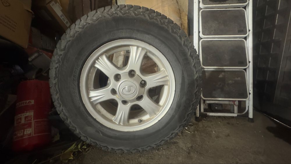 Продавам гума със джанта за грейт уол една е само