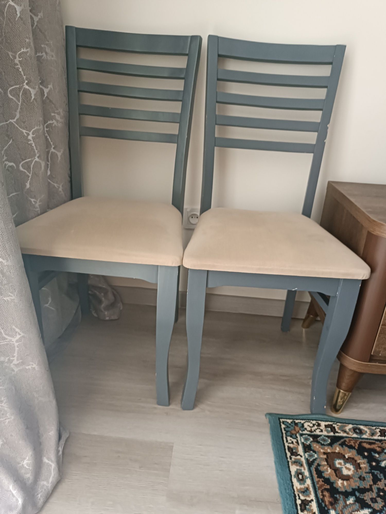 Продам стол 1.34х 0.70 и 6 стульев.