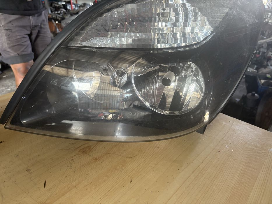 Renault Scenic rx4 2002 година  Фарове