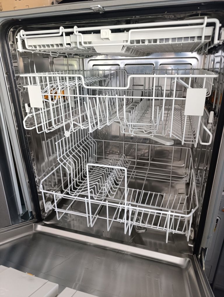 Съдомиялна машина за пълно вграждане Miele XXL