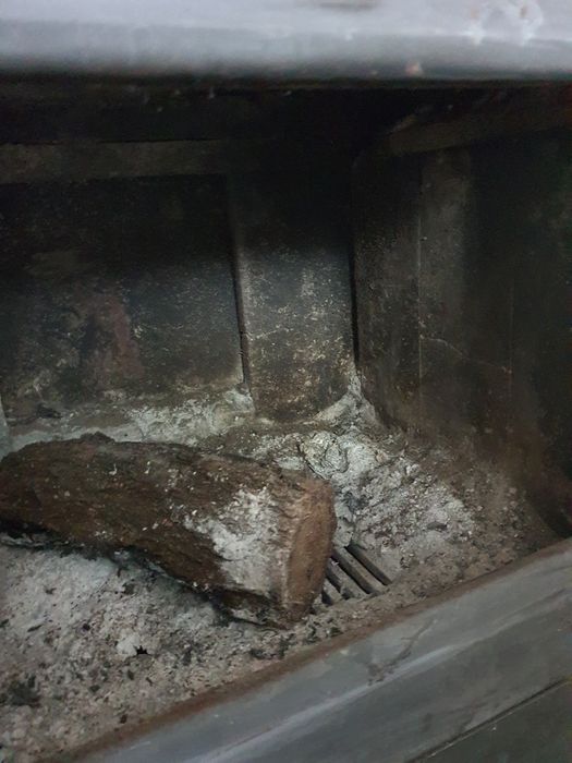 Камина  на  дърва