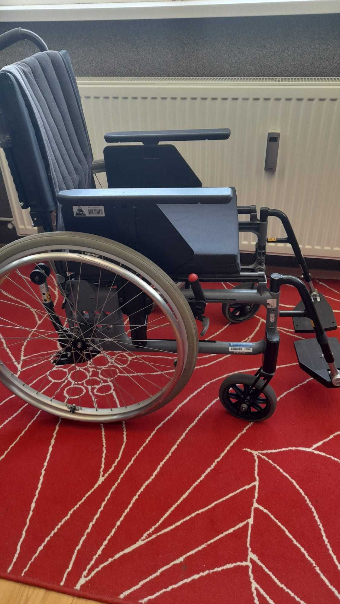 Scaun persoane cu dizabilitati/handicap/batrani cu perne