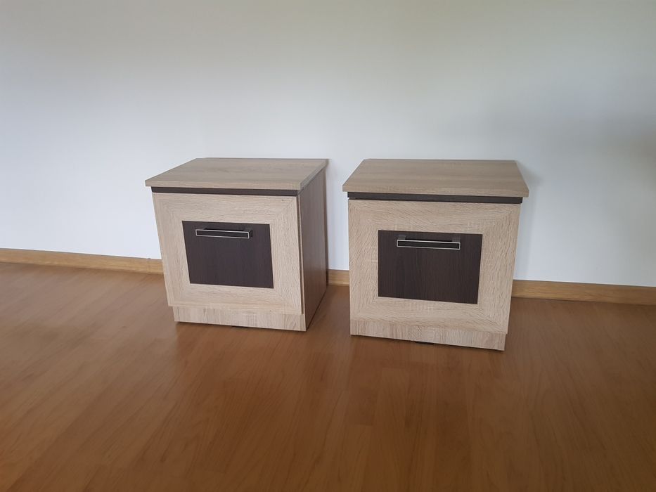 Noptiere 2 buc, absolut noi.