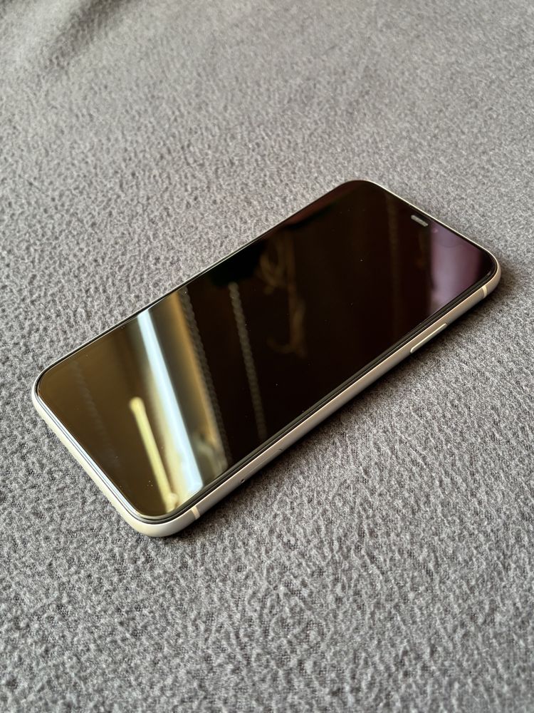 Бял iPhone 11 - 256