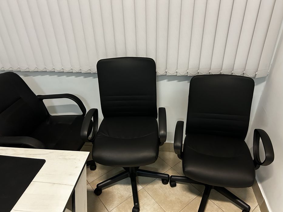 Чисто нови офис столове