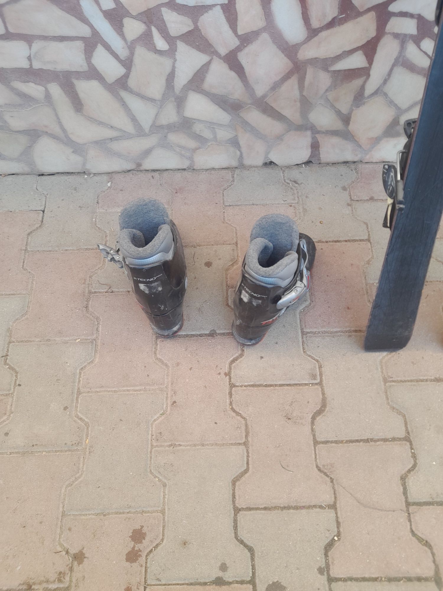 Vând schi cu clapare pentru copii