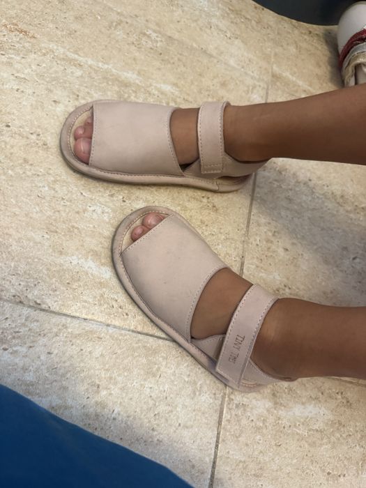 Tiny toe sanadale aproape noi