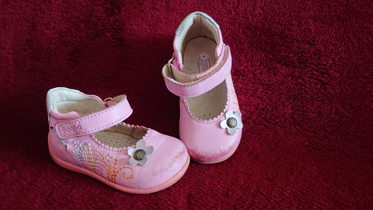 Бебешки обувки размер 19