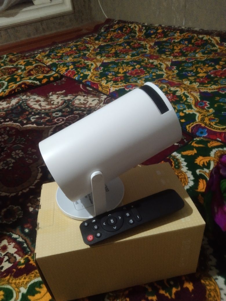 Projektor HY300 1 soat ishlatilgan