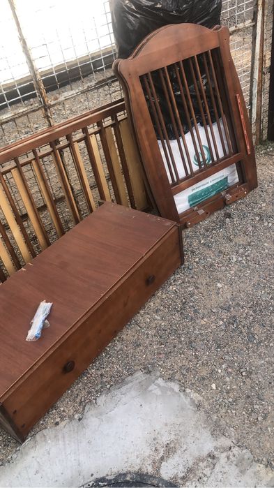 Детский манеж  из красного дерево