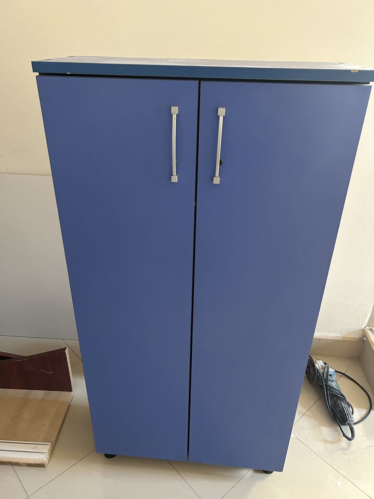 Vand obiecte sanitare :vana,chiuveta ,wc,dulap cu oglida , mobila