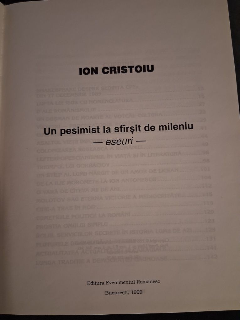 Vând carte noua!!!