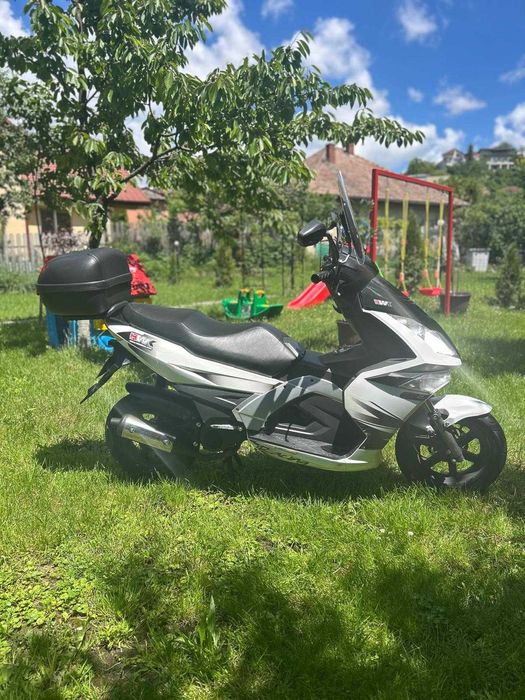 Vând scuter VK BIKES de 50cc