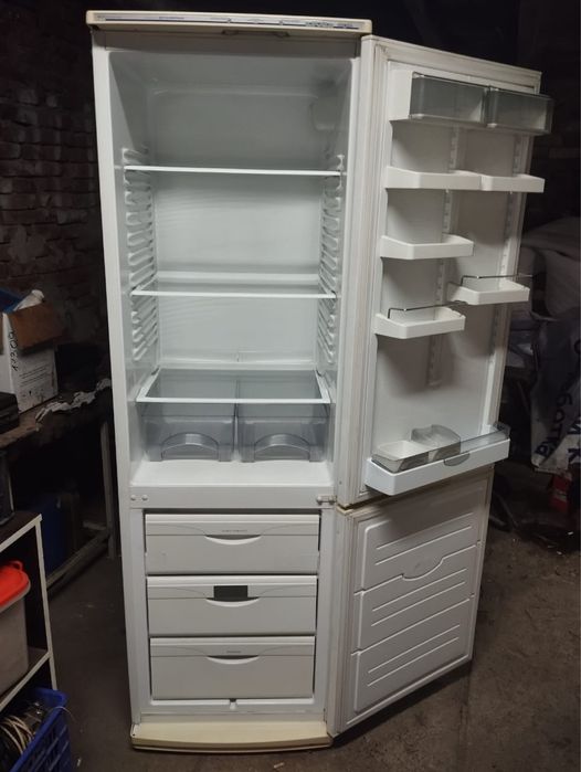 Продам холодильник 2 метра