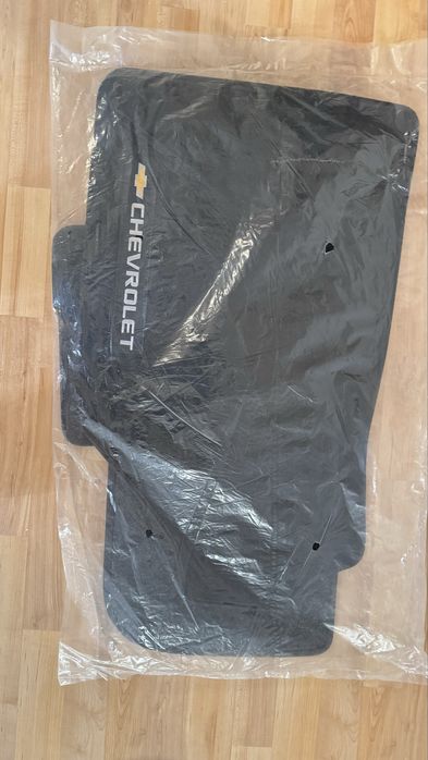 Продам автополики ковровые оригинал на Chevrolet TrailBlazer