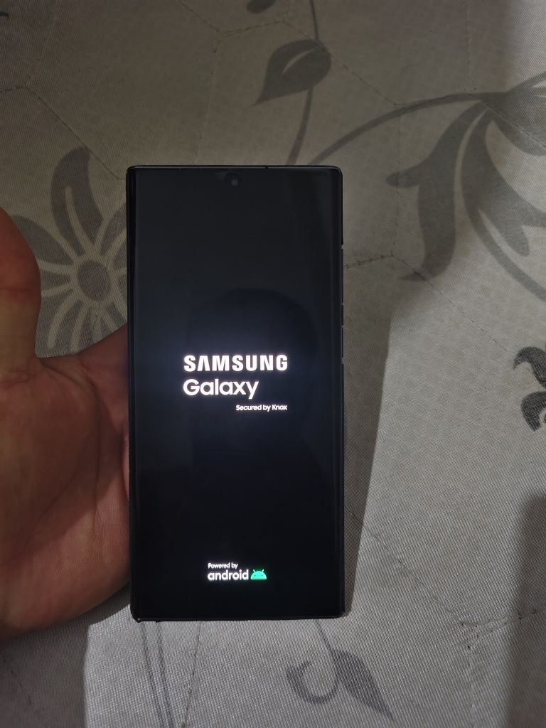 Samsung S 22 ultra qora holat zoʻr.  Yaxshi tutilga ishlashiga garant
