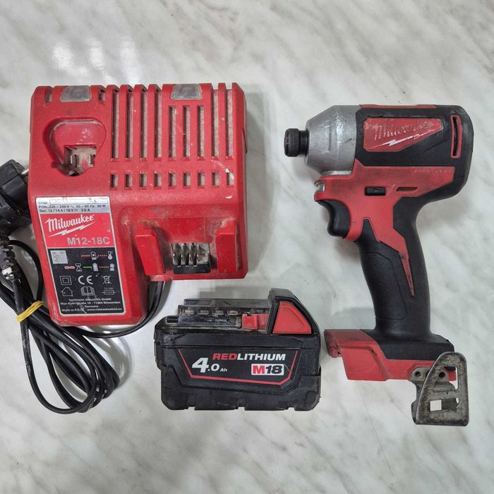 Masina de insurubat cu impact Milwaukee M18 CBLID-402C cu Acc 33809