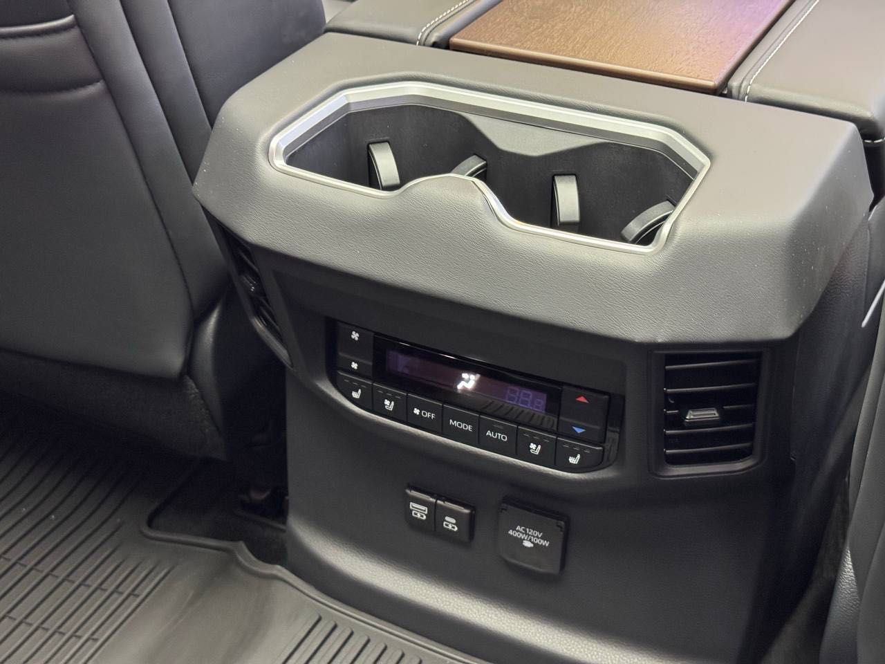 Продается новый Toyota Sequoia