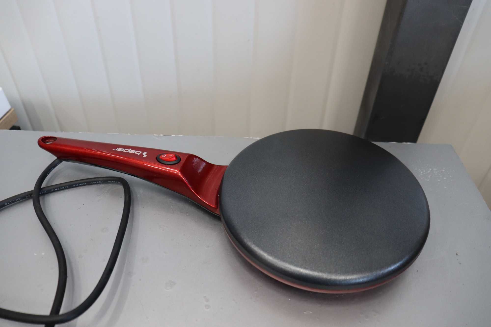 Уред за палачинки Beper 800W, 20см, Съд за смес, Незалепващ, Червен