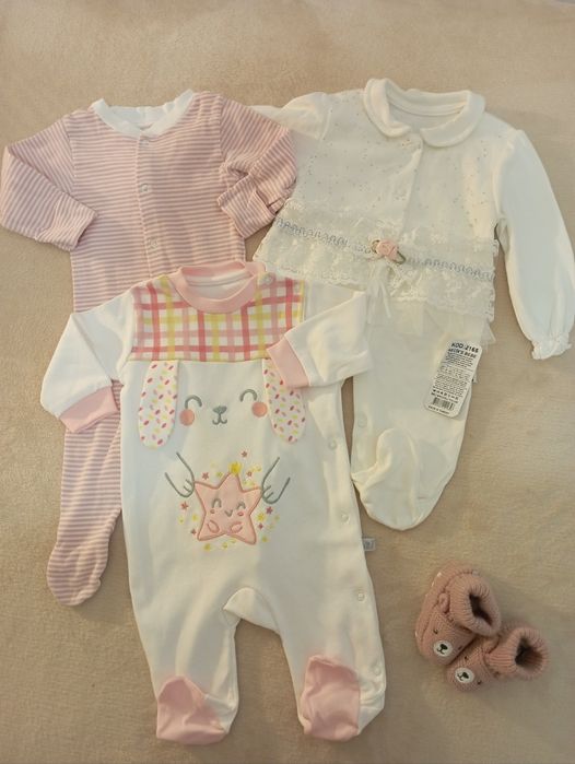 Lot haine fetiță mărimea 62-68 (3-6 luni), 36 piese