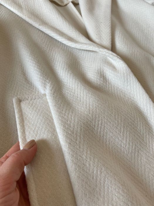 Палто Bershka бяло/кремаво