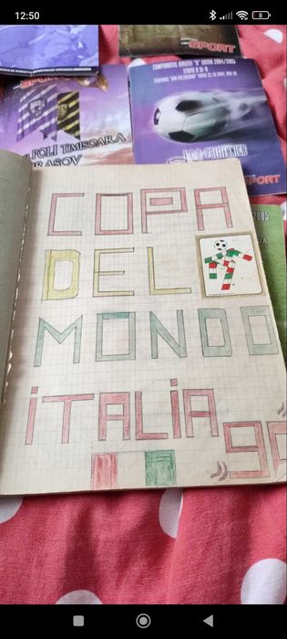 Vând diferite reviste caiete cu campionatele mondiale și europene