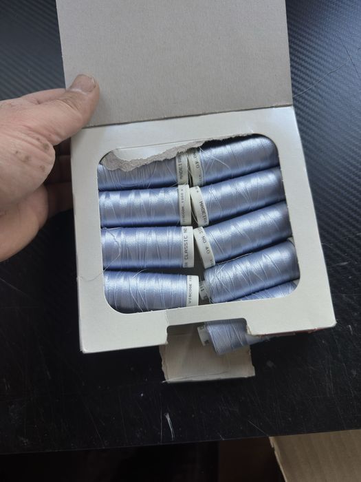 Бродировачни комци на Madeira много цветове