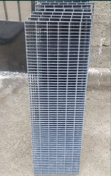 Vând trepte zincate la orice dimensiune pentru scări metalice facem la