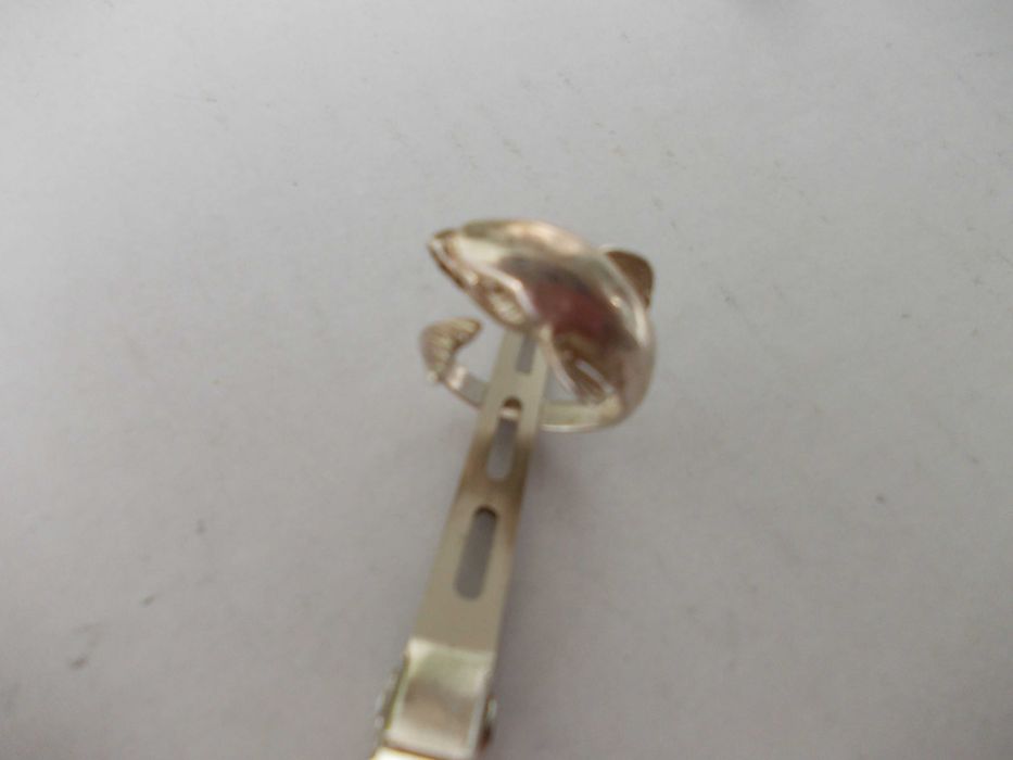 Inel vechi din argint delfin