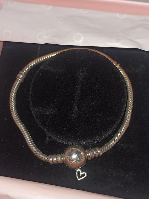 Pandora гривна със закопчалка love