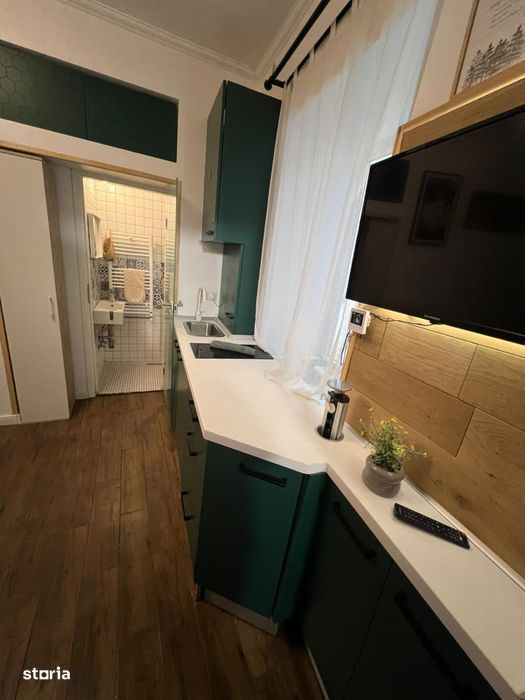 Garsoniera cocheta de vanzare. Zona Centrul Vechi, Brasov