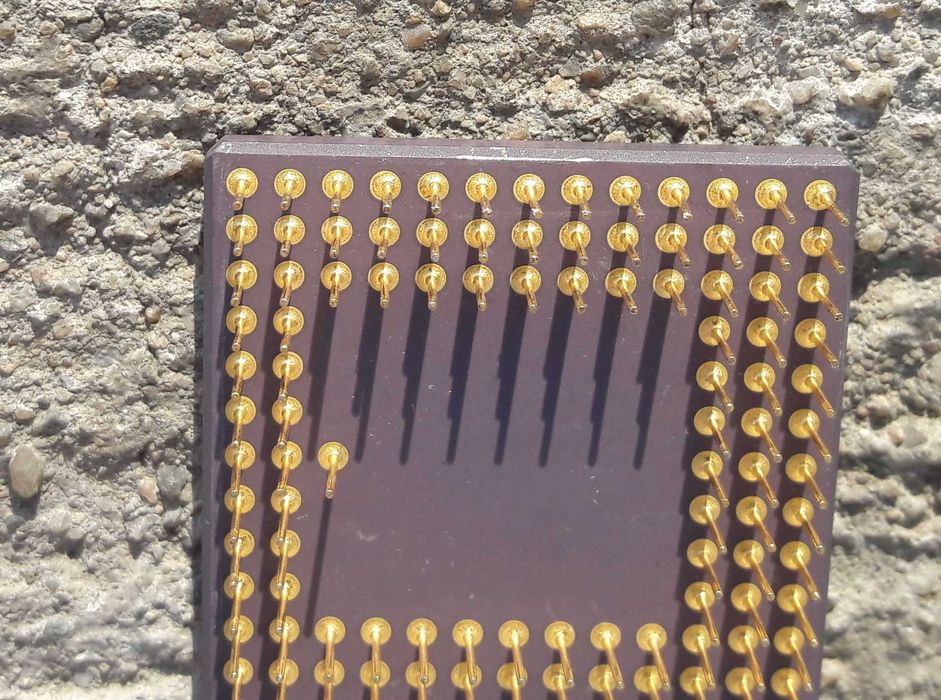 Procesor de colectie - Motorola  MC68020RC25E 25MHz