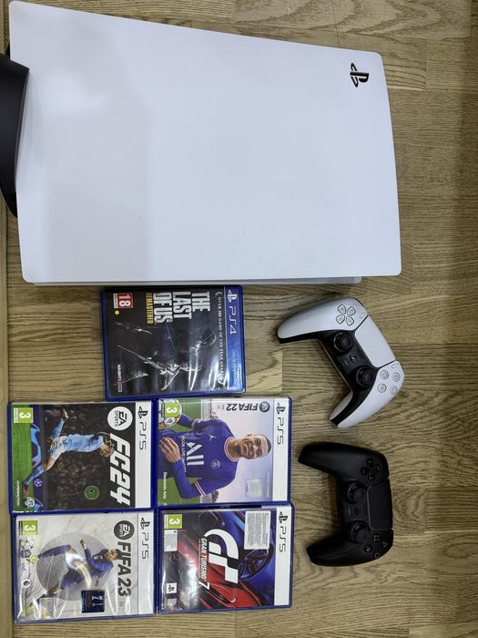 PlayStation 5 + 2 controllere + 5 jocuri – ca nou!