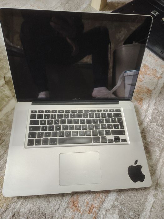 Лаптопи за продажба