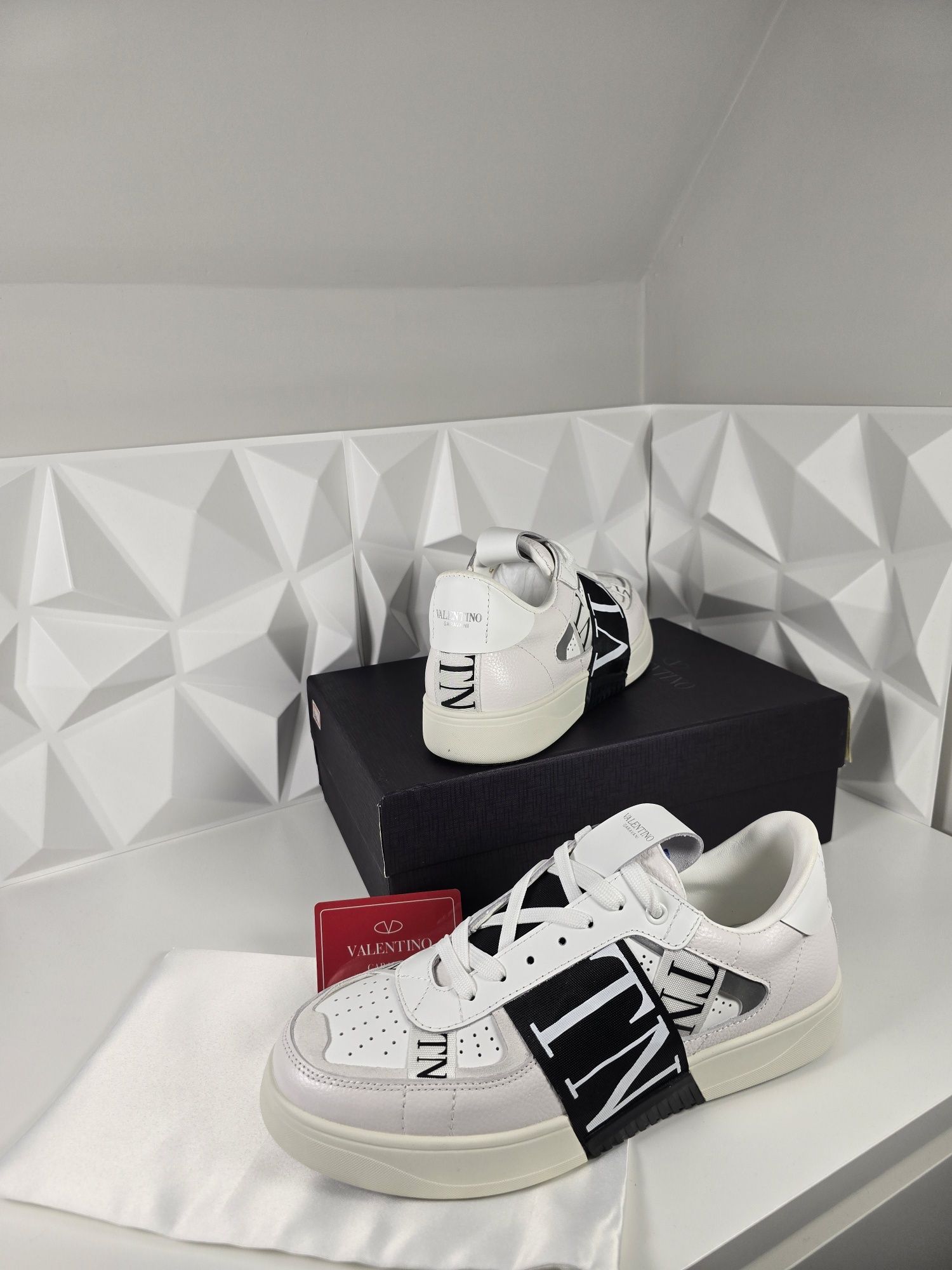 Мъжки обувки Valentino