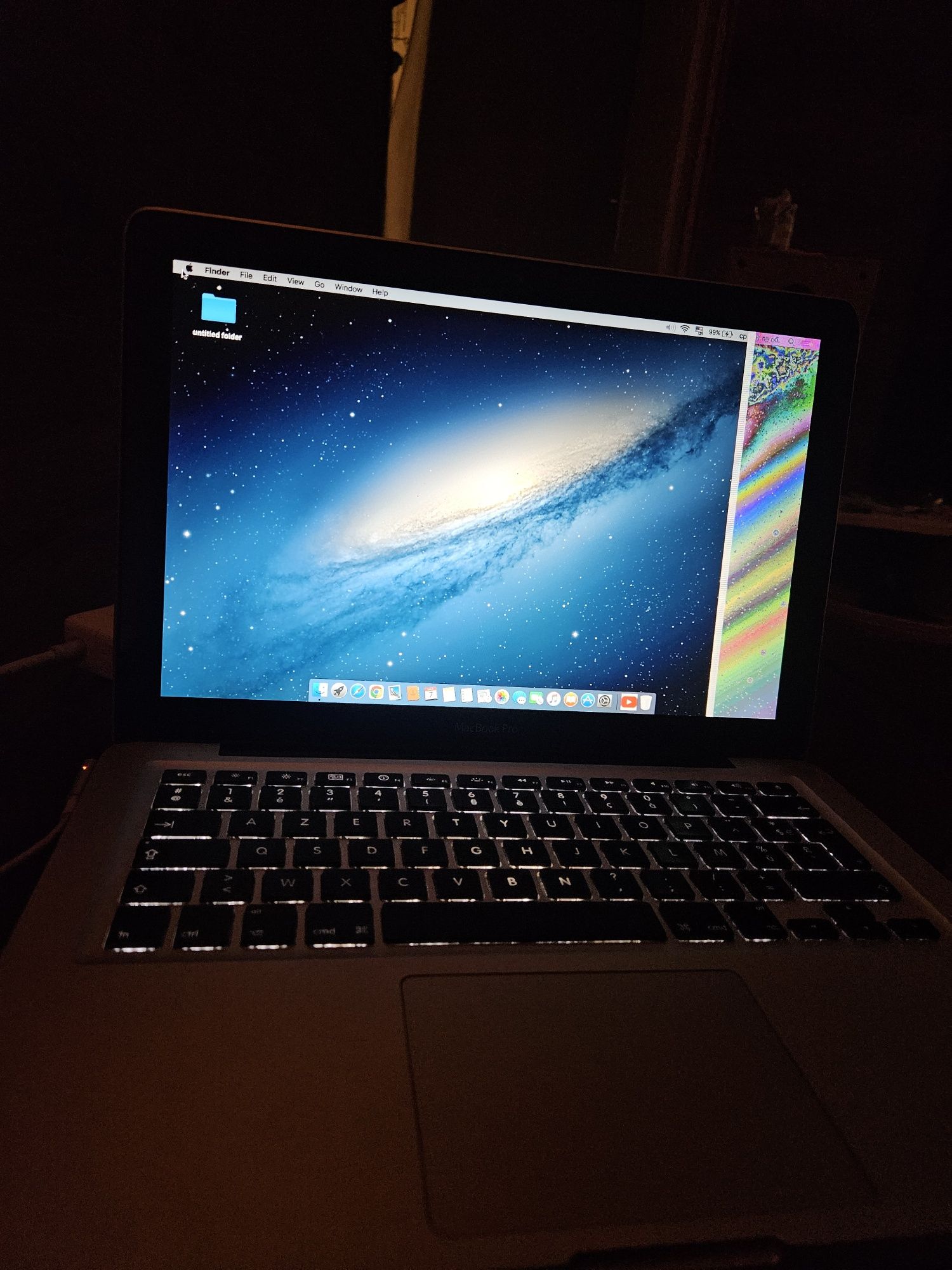 Macbook Pro - работещ