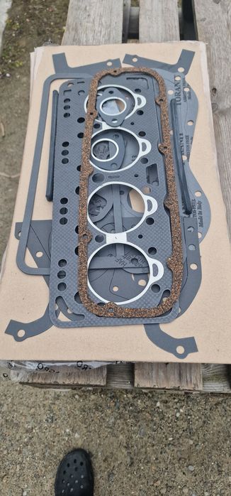 Set garnituri motor tractor fiat 411.415 full pret 350 lei cuprinde to