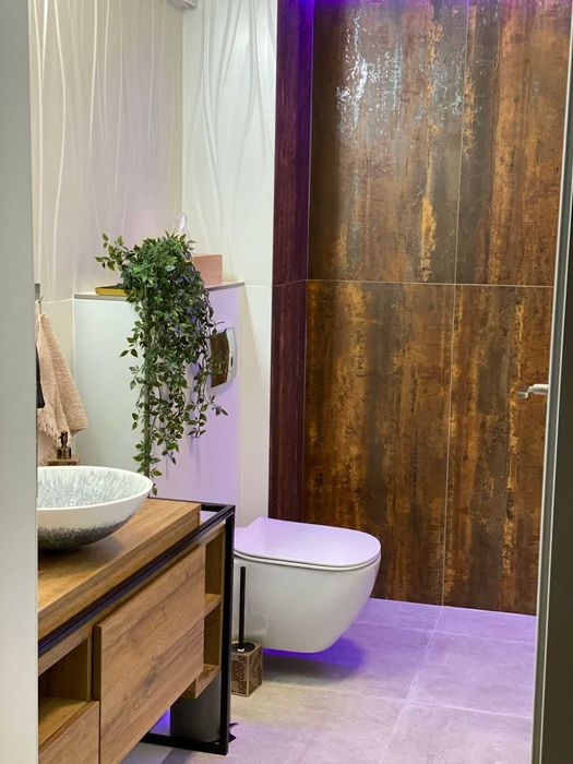 Proprietar,inchiriez apart.,ultralux,central cu loc de parcare.