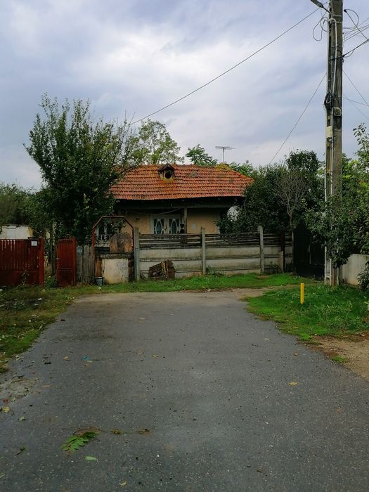 Teren+casă de vânzare