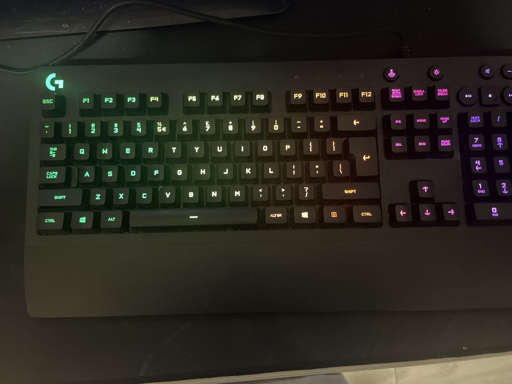 vand  tastatura logitech g213