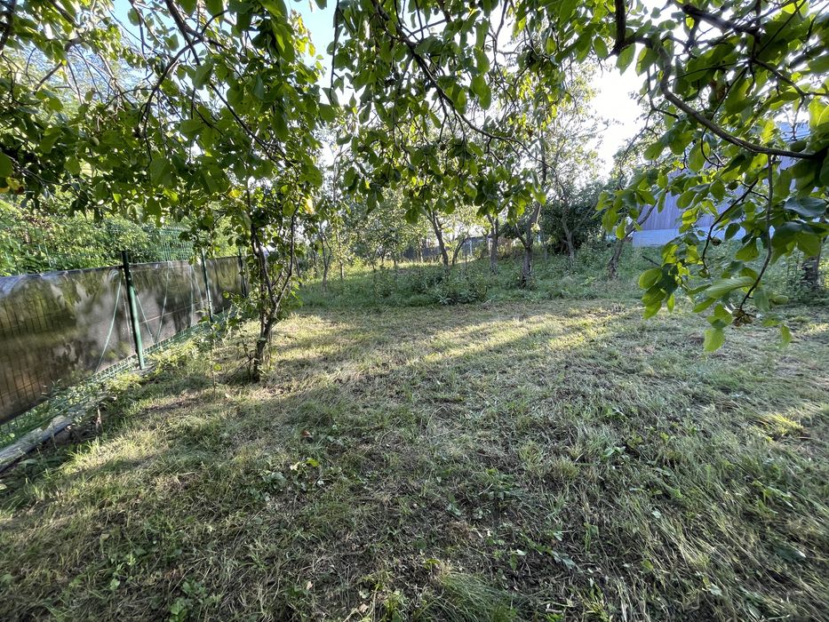 Casa si Gradina Pozitie Centrala pe Loc Drept