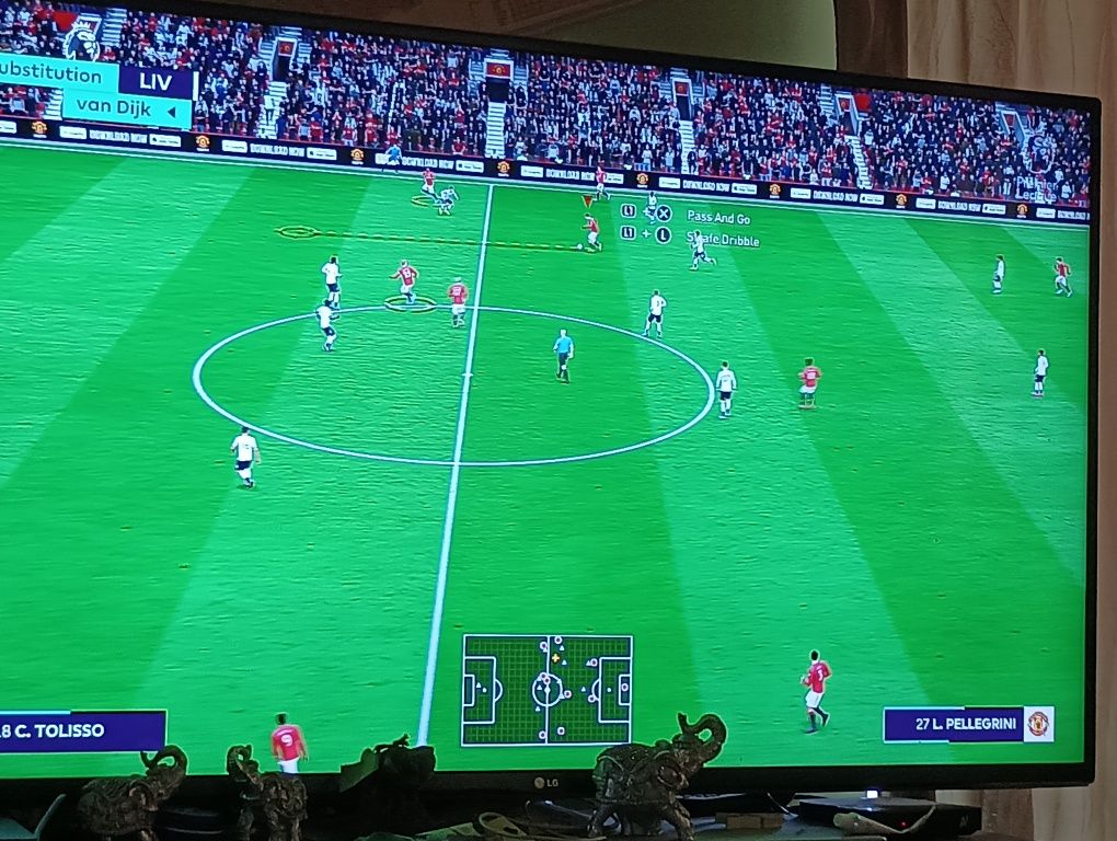 PS4 slim + 8 игри = 370лв