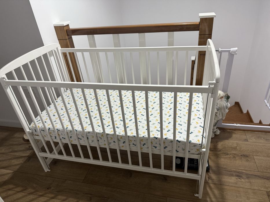 Patut din lemn 120x60 cm cu saltea, lateral culisant