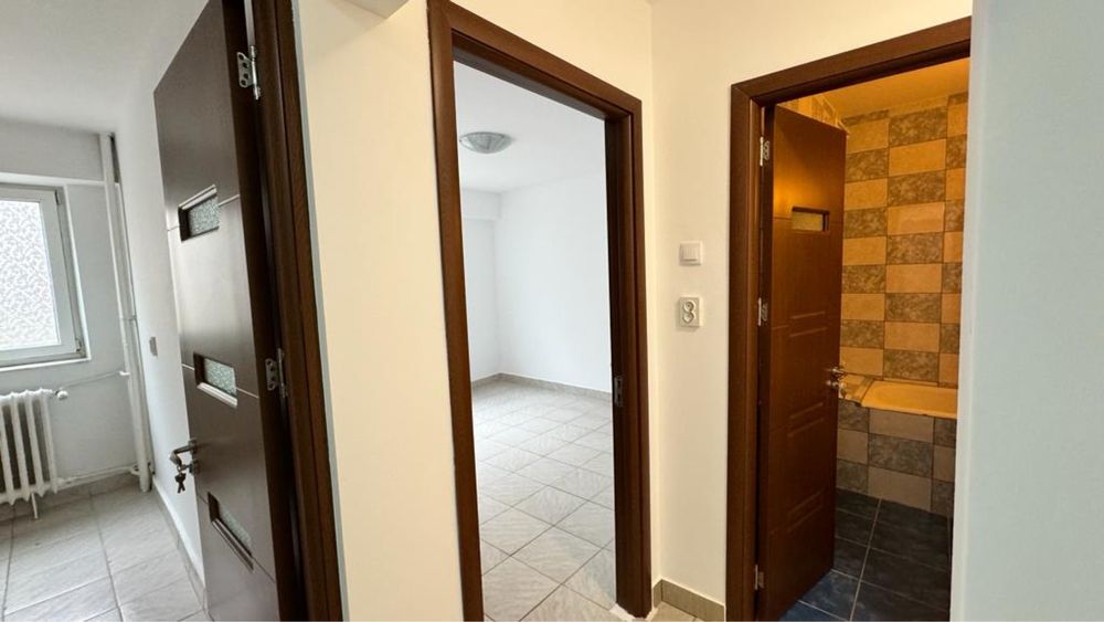 Inchiriez apartament