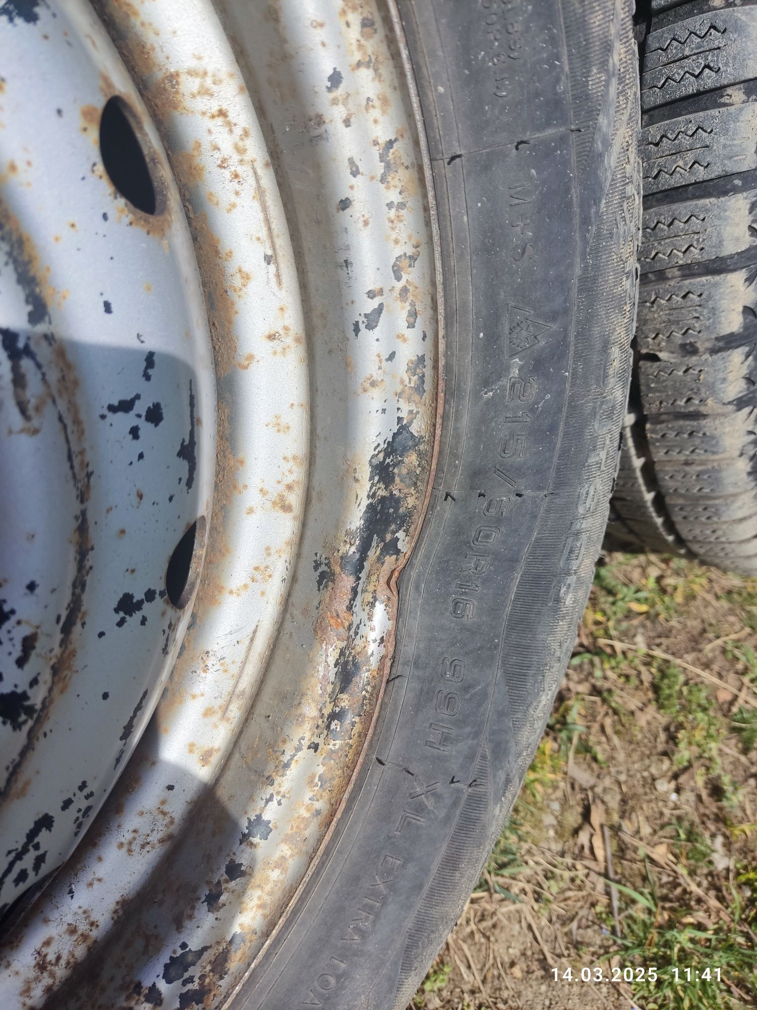 Продавам зимни гуми 215/60R16 с джанти и тасове – комплект 4 броя