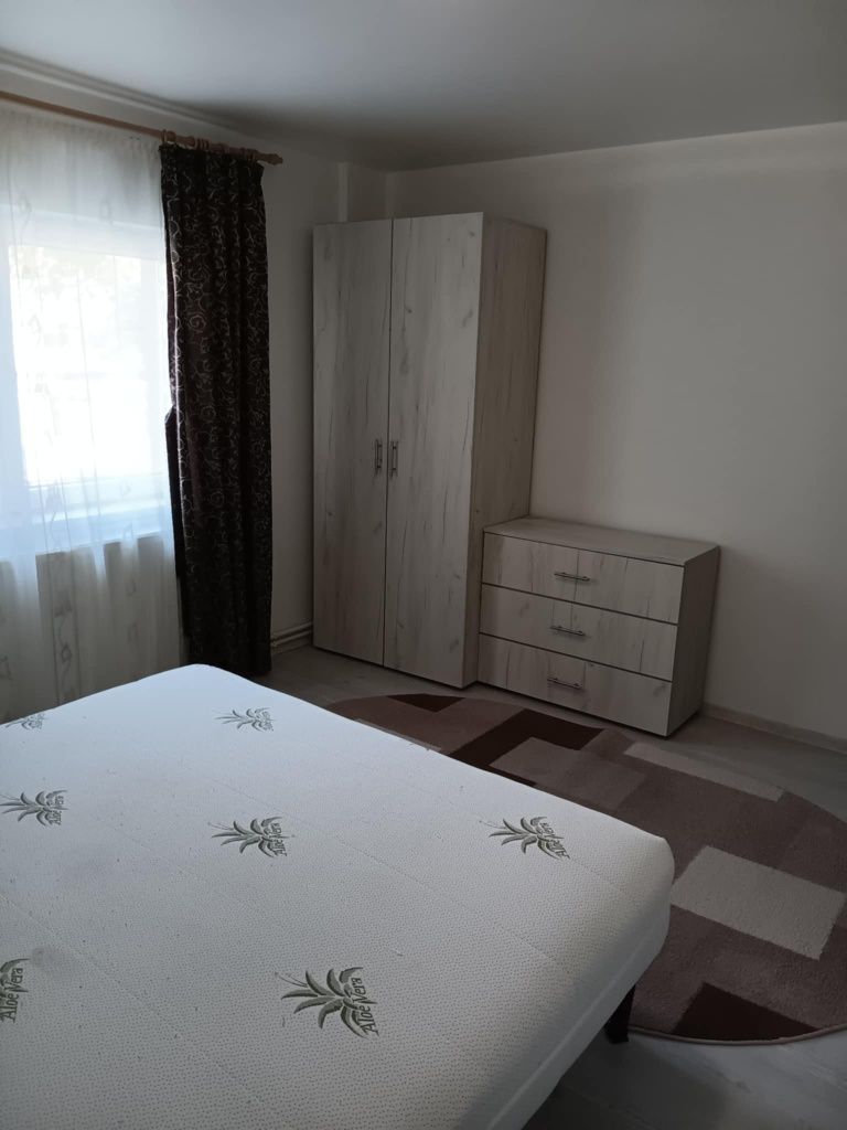 Închiriez apartament cu două camere, Micro 17, Satu Mare